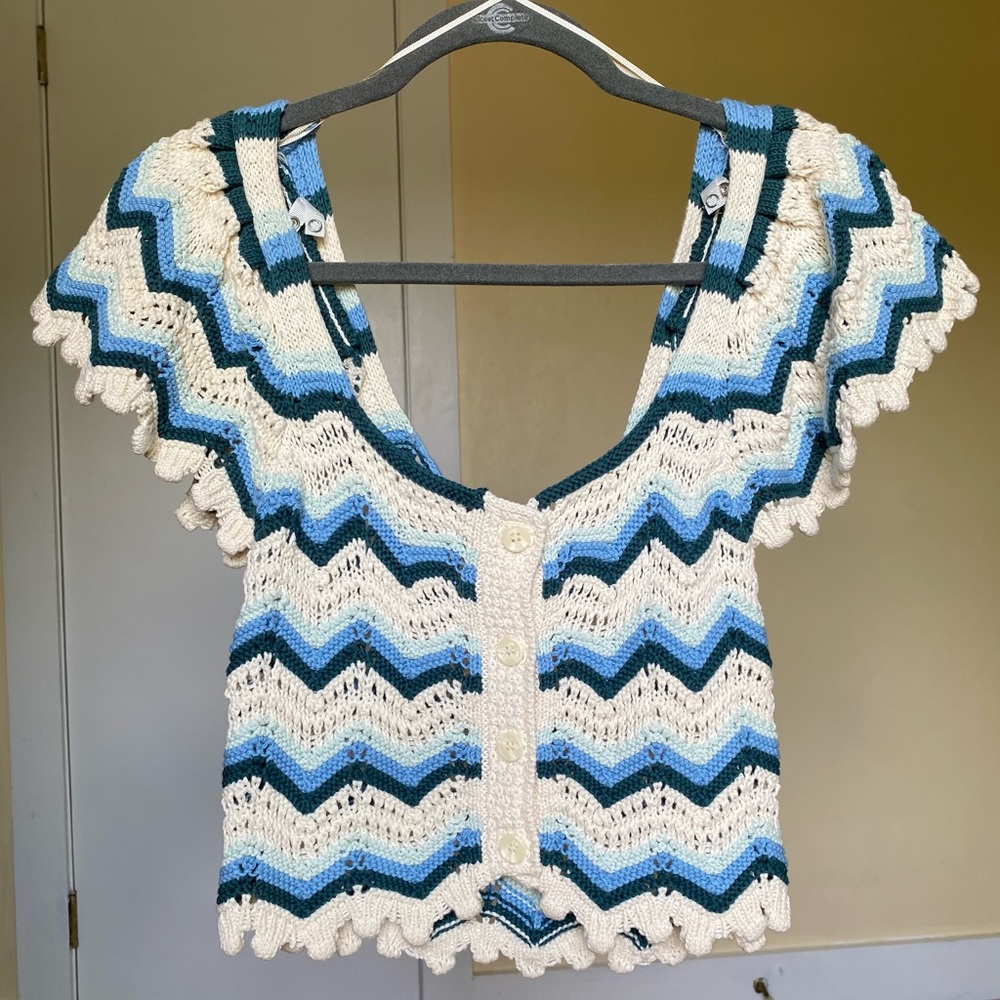 Zara crochet knit top with ruffled sleeves & chevron pattern in blues + cream